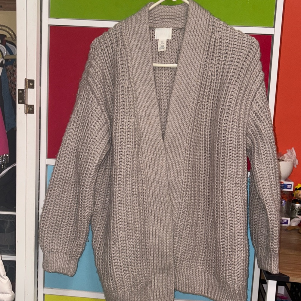 H&M cardigan sweater (women size) (medium)